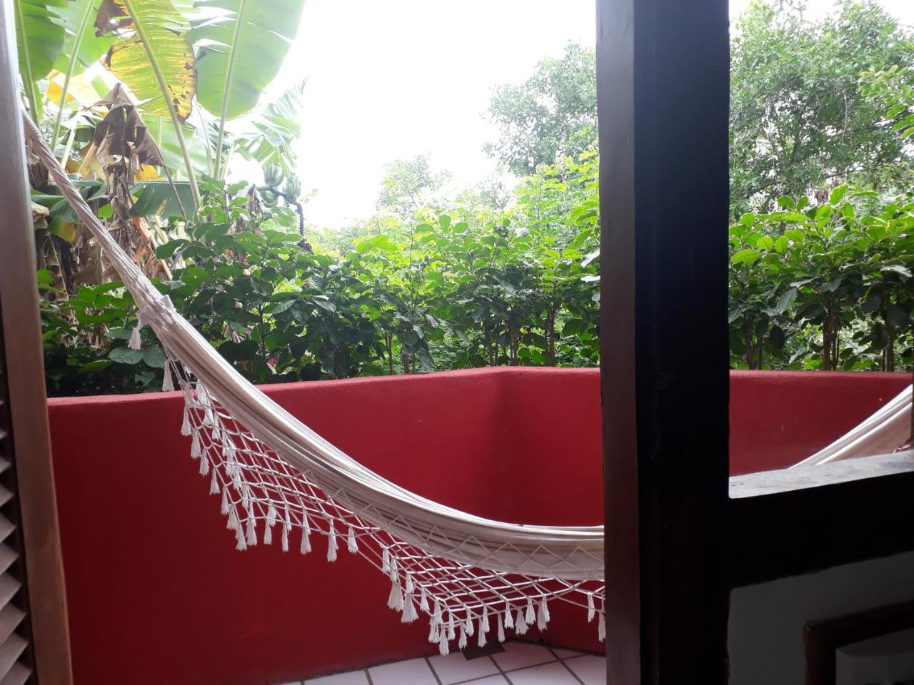 Novos Baianos Hostel E Pousada Porto Seguro Exterior foto A hammock on a balcony